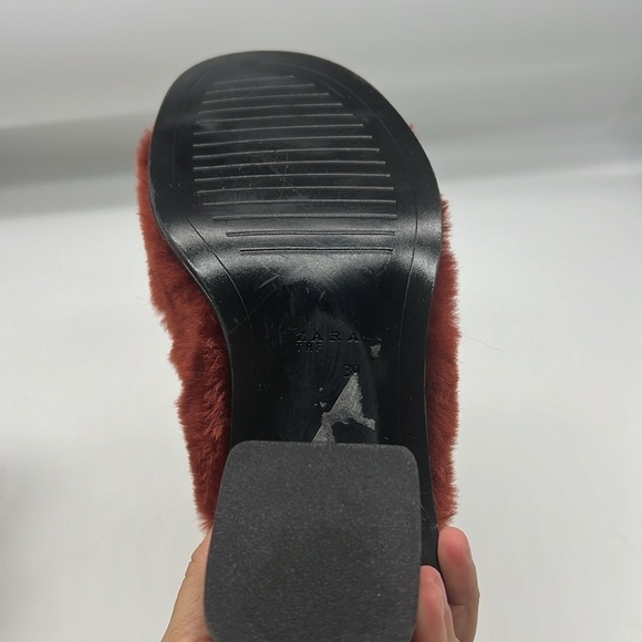 Zara - Brick Red Faux Fur  Slip On Open Toe Wide Block Mule Heels Size 39 - Picture 14 of 14